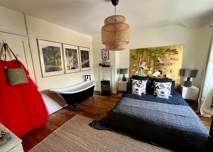 Townhouse Near City Centre *