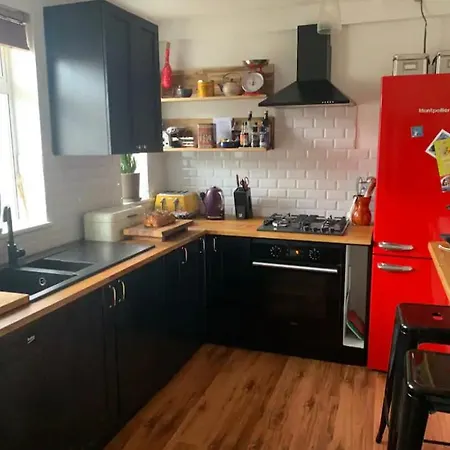 Townhouse Near City Centre 펜션 *
