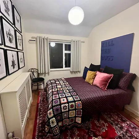 Townhouse Near City Centre Tatil Evi *